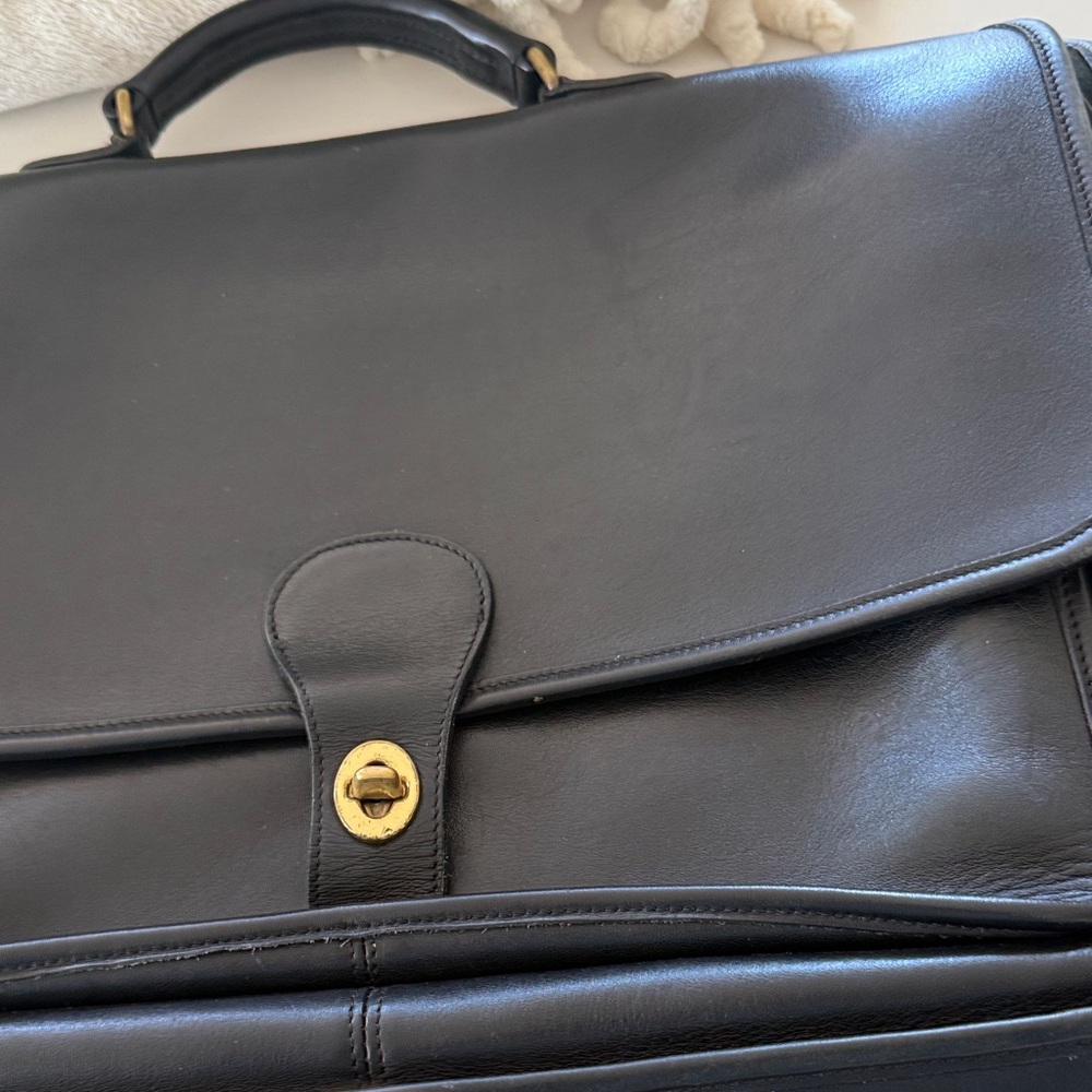 1998 OG Coach briefcase perfectly aged. Back when Coach was COACH - Picture 3 of 6